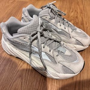 YEEZY BOOST 700 V2